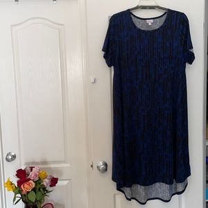 Lularoe 3x Carly in blue and black print.
